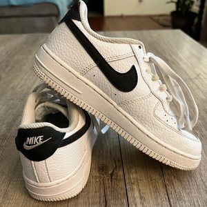 Air Force 1 Little Kids size 1Y